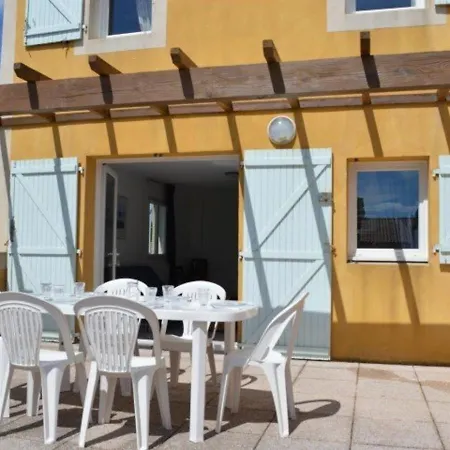 Pavillon A 200m De La Avec Terrasse, Jardin Et Parking Securise - - Fr-1-229b-47 *